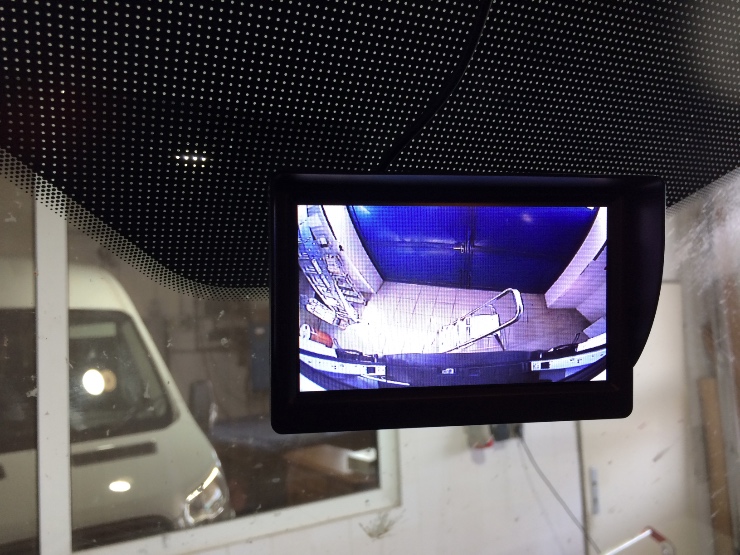 Montáž monitora pre cúvanie Ford