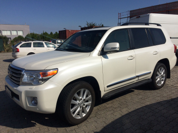 Toyota%20LC200%202018-2.jpg